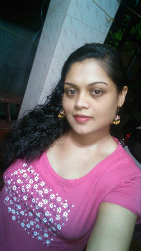 aunty nude selfies|Hot Tamil aunty photo nude gallery